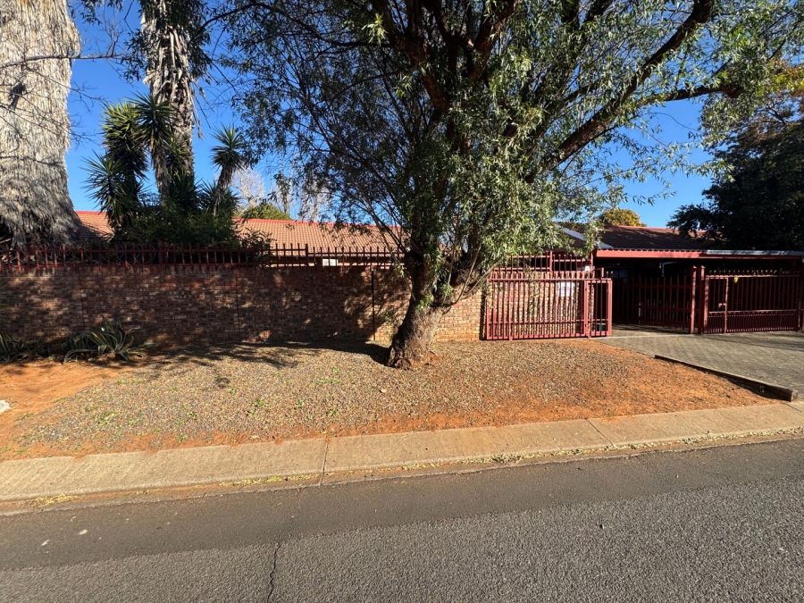 3 Bedroom Property for Sale in Langenhovenpark Free State